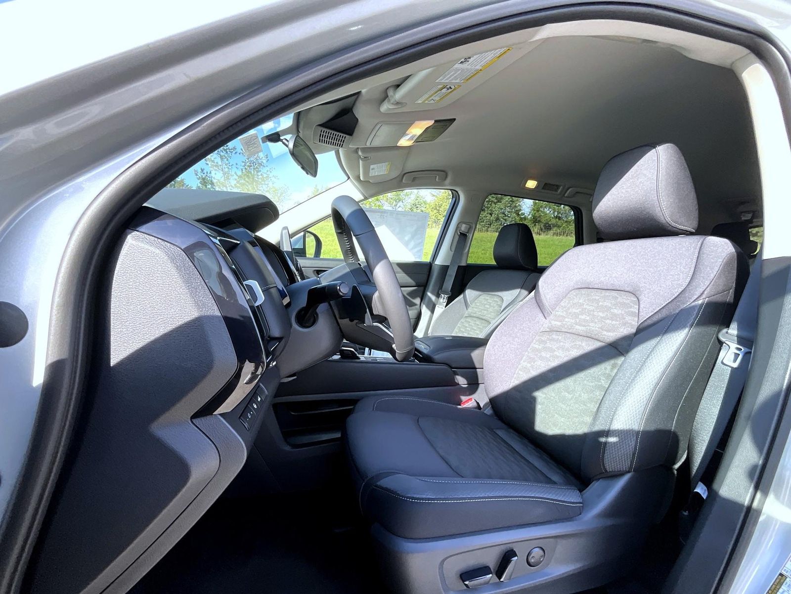 2025 Nissan Pathfinder SV photo 10