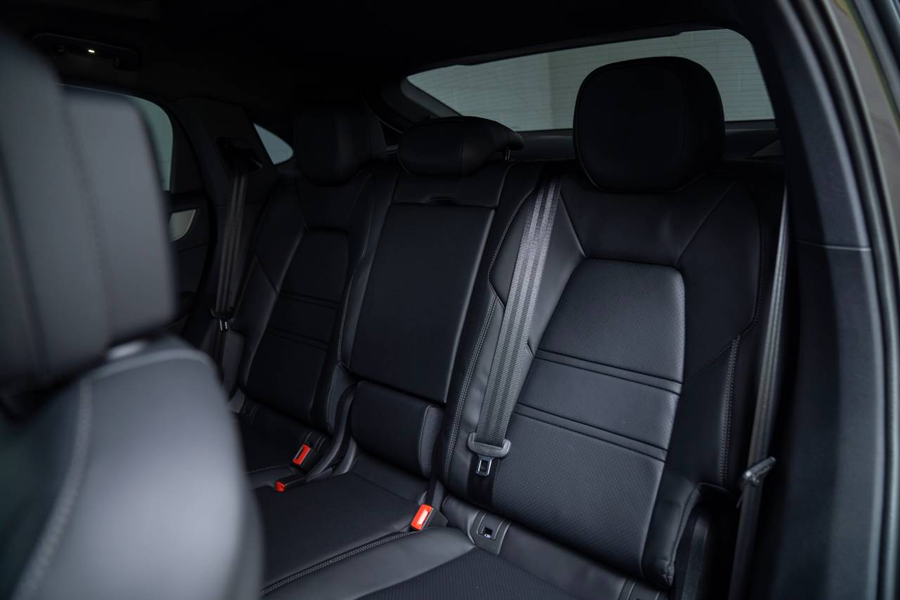 2025 Porsche Cayenne Coupe photo 27