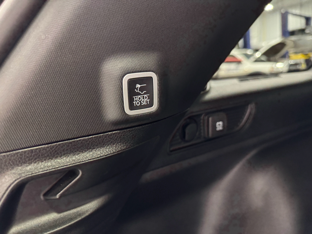 2023 Jeep Grand Cherokee Laredo Altitude photo 9