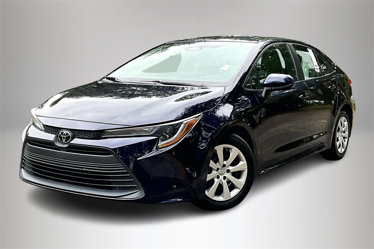 2024 Toyota Corolla LE's photo