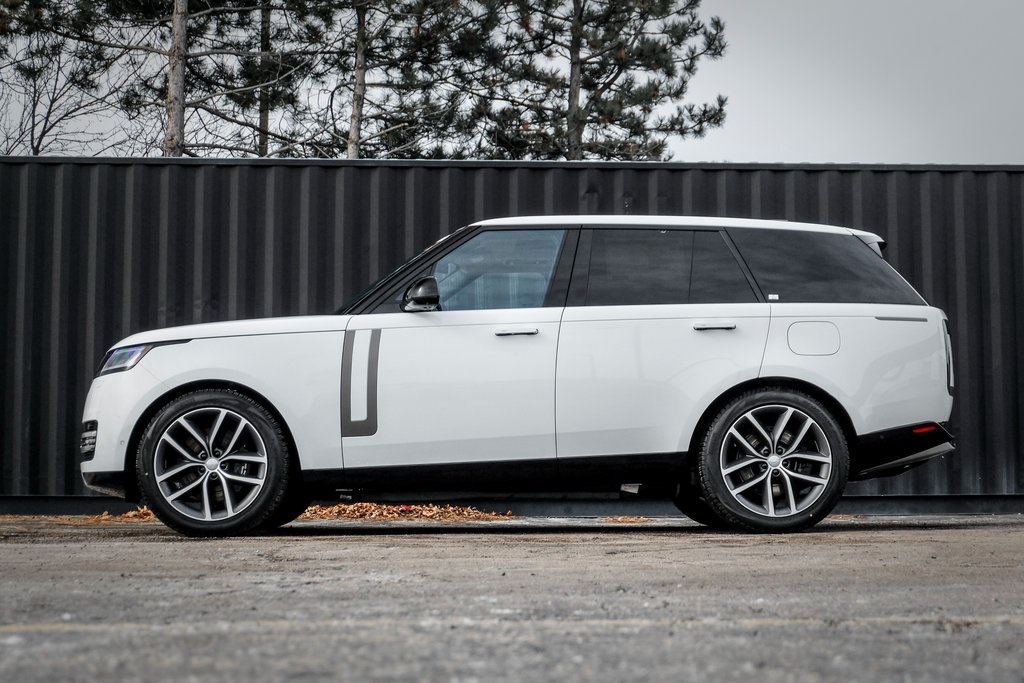 2025 Land Rover Range Rover SE photo 2