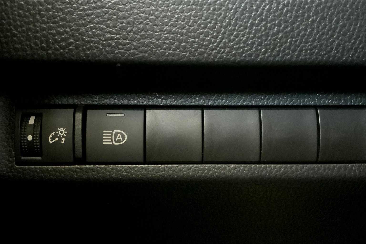 2024 Toyota RAV4 XLE photo 28