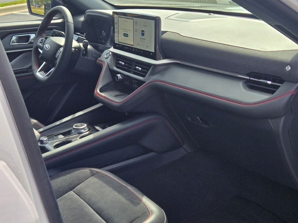 2025 Ford Explorer ST photo 5