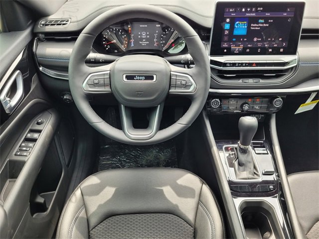 2025 Jeep Compass Latitude photo 11