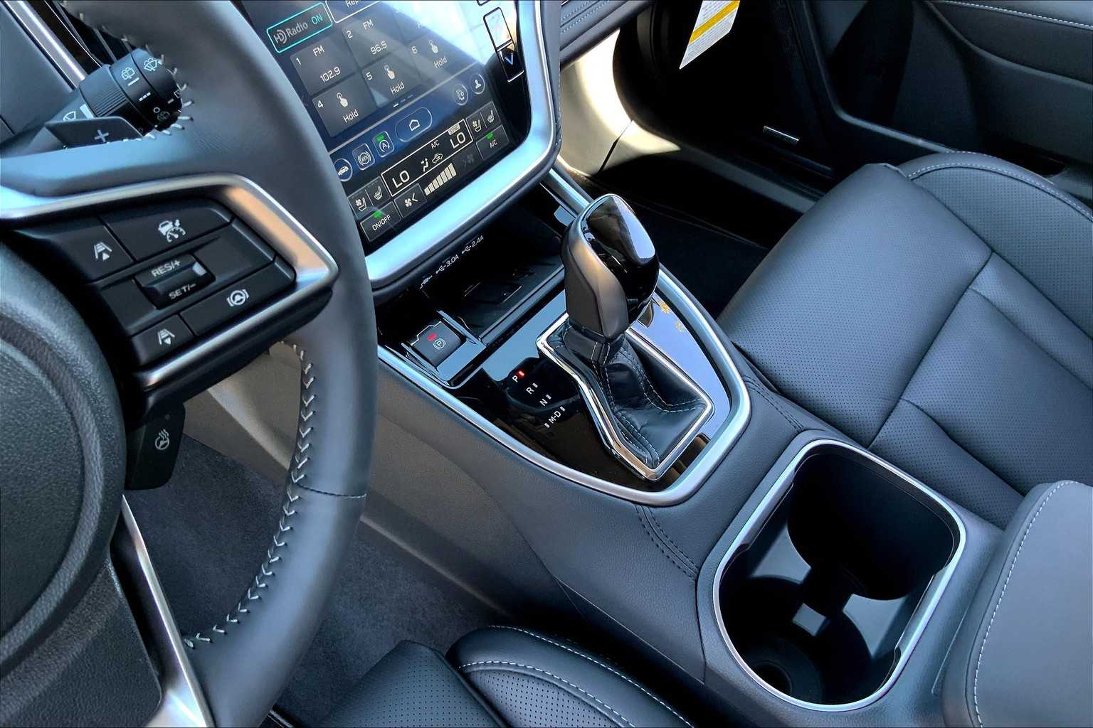 2025 Subaru Outback Touring XT photo 7