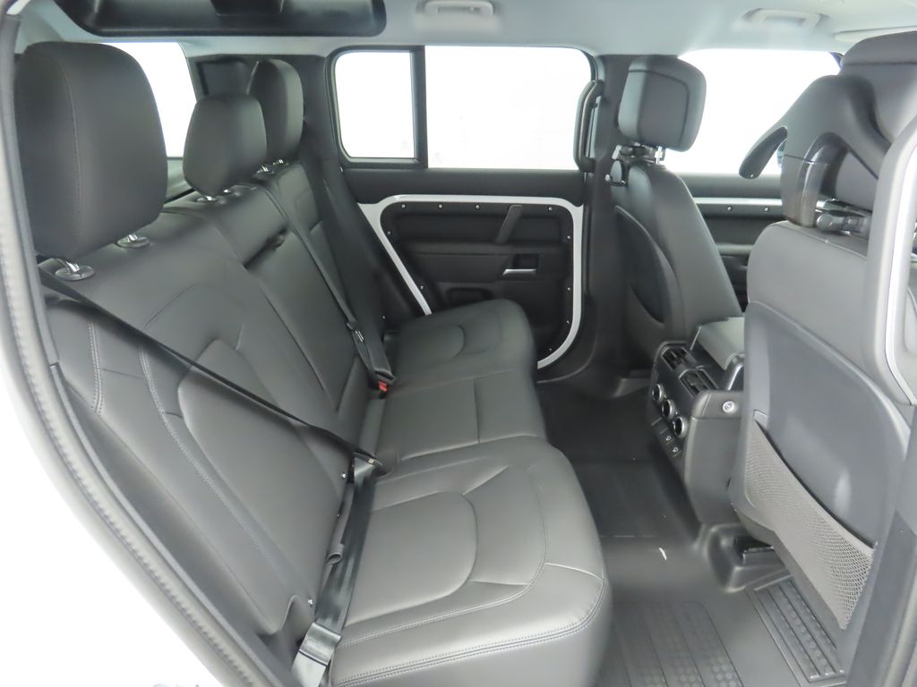 2025 Land Rover Defender 110 S photo 23