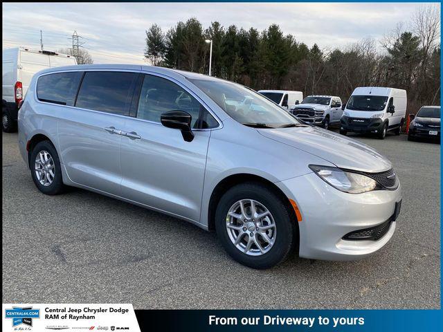 2026 Chrysler Voyager LX's photo