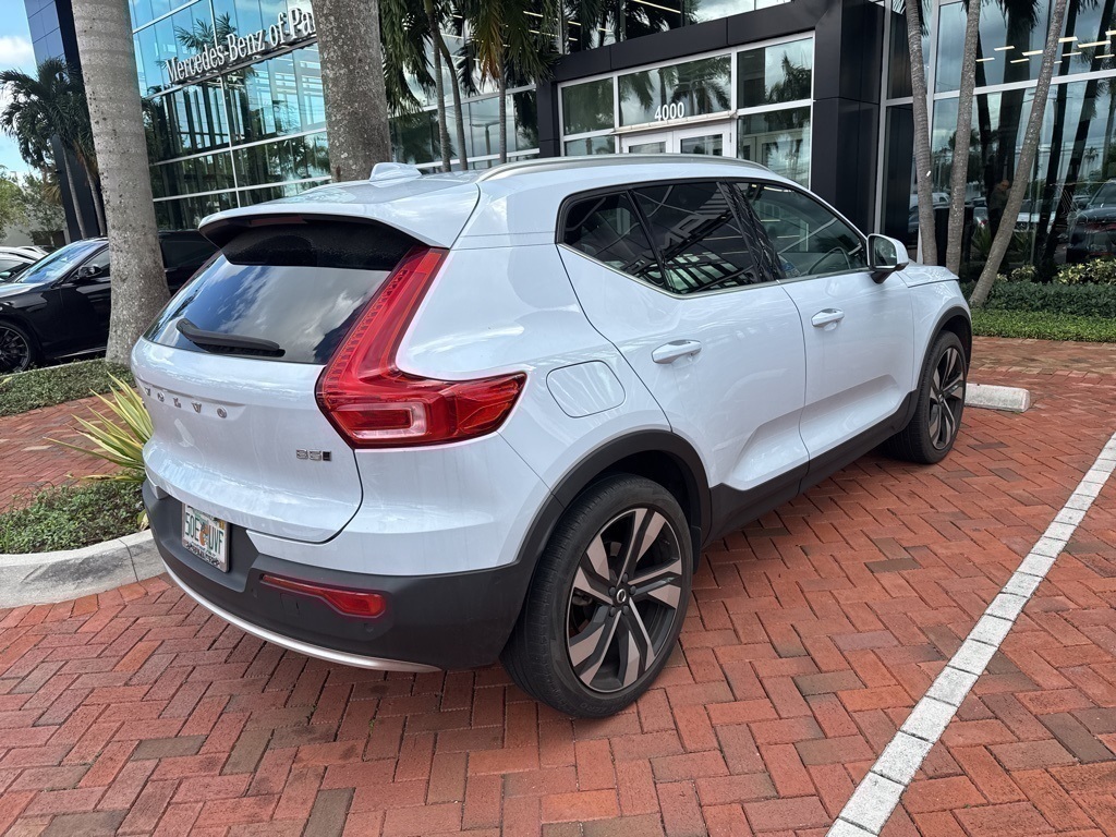 2024 Volvo XC40 Plus photo 3