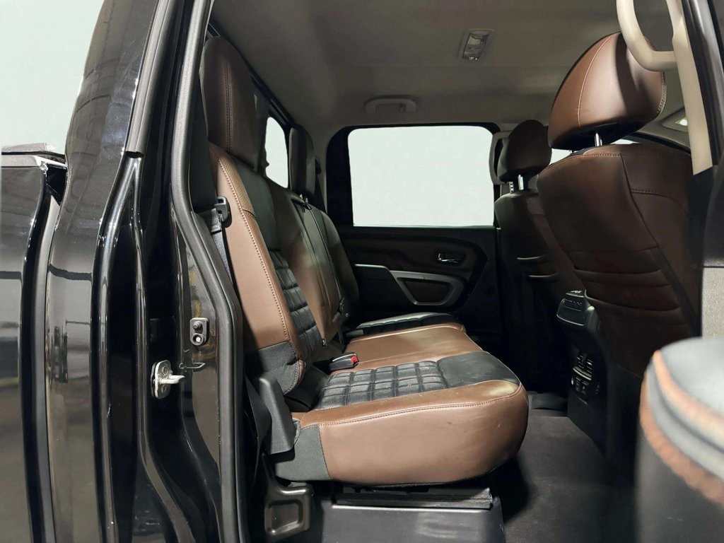 2019 Nissan Titan photo 24
