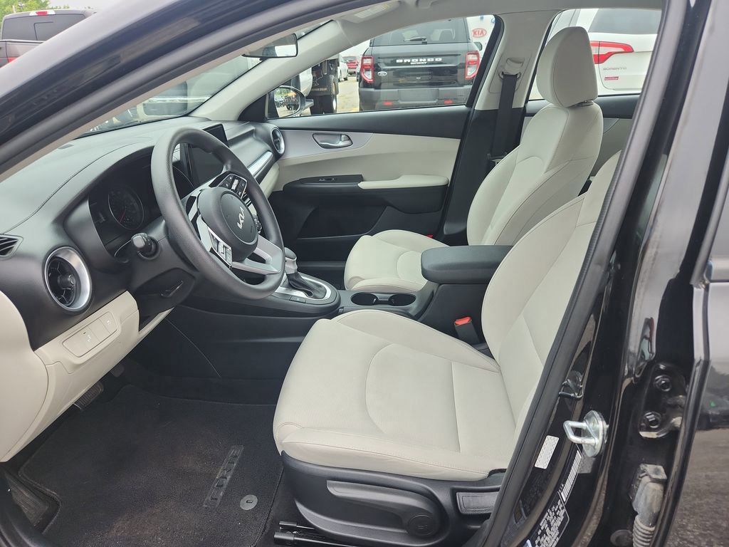 2022 Kia Forte LXS photo 9