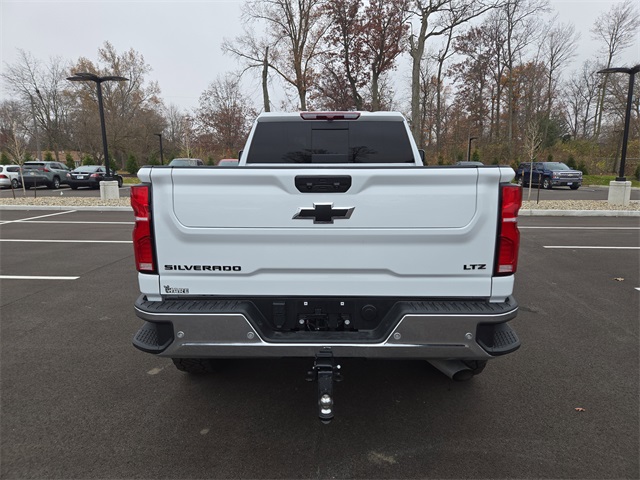 2025 Chevrolet Silverado 2500HD LTZ photo 4