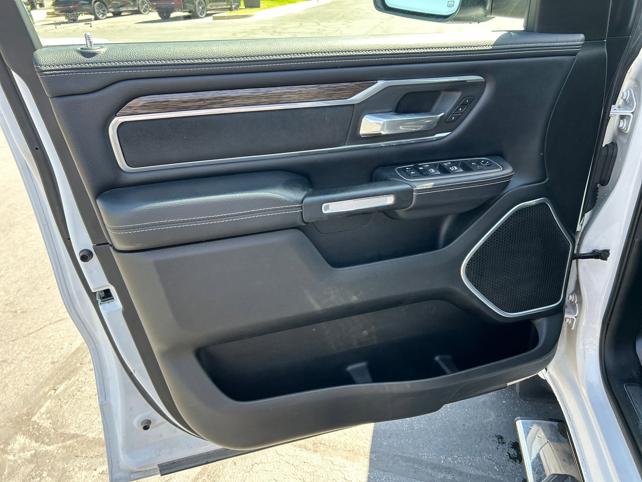2020 Ram 1500 Laramie photo 11