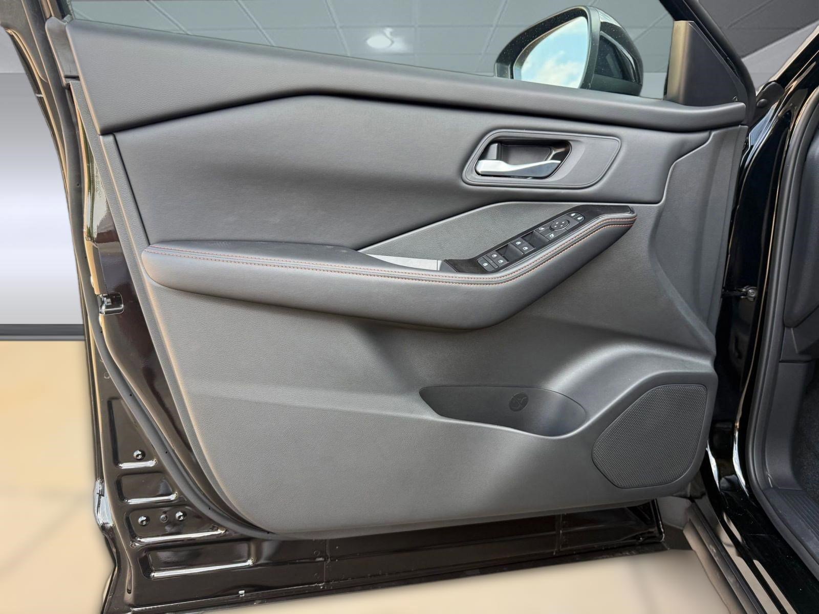 2026 Nissan Rogue SV photo 17