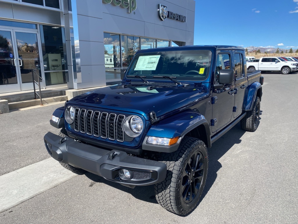 2025 Jeep Gladiator Nighthawk's photo