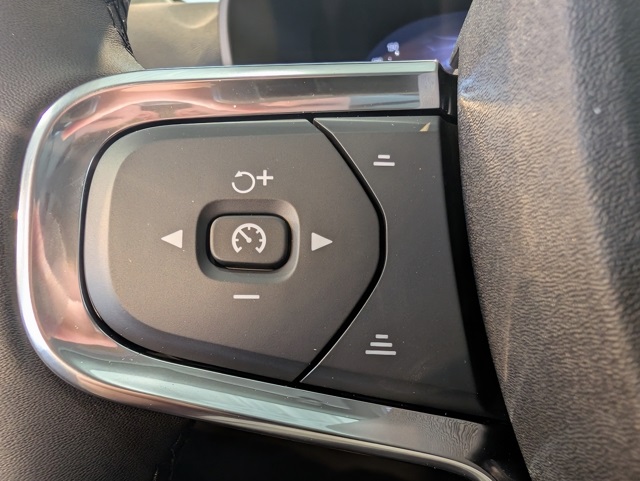 2026 Volvo XC60 B5 Plus photo 17