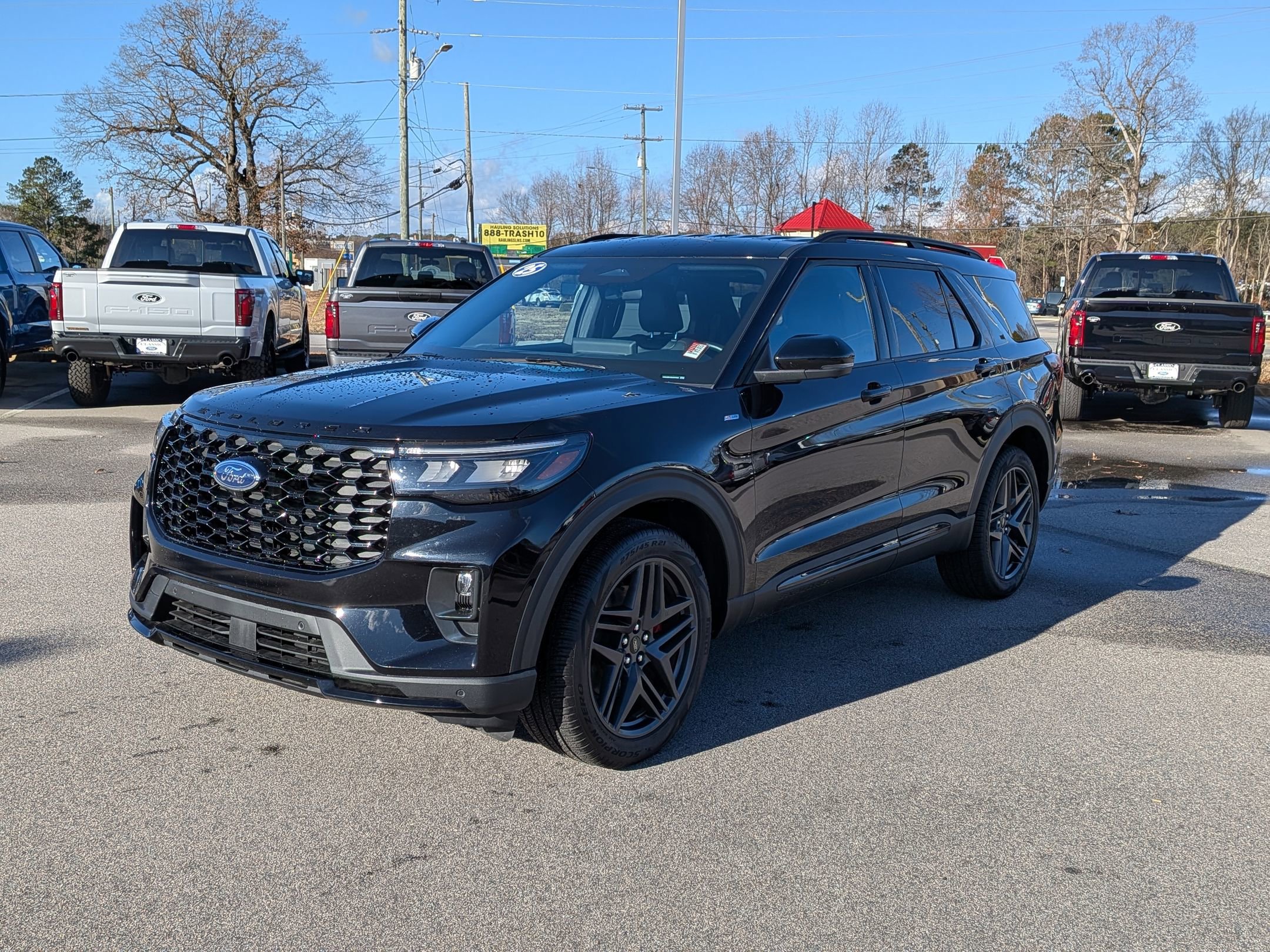 2025 Ford Explorer ST-LINE's photo