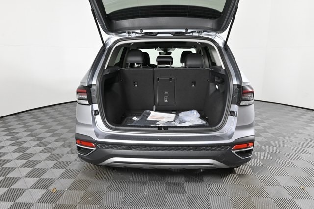 2025 Volkswagen Taos SE photo 18
