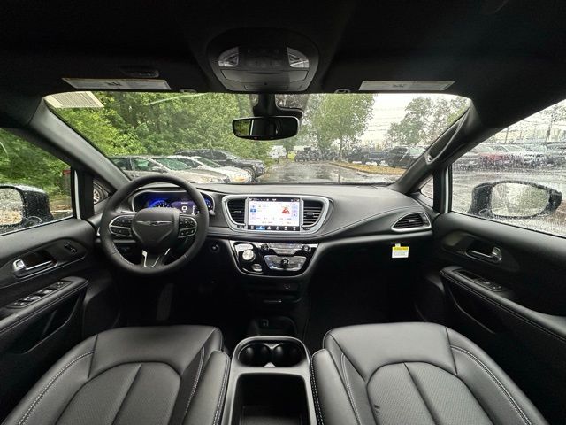 2026 Chrysler Pacifica photo 3
