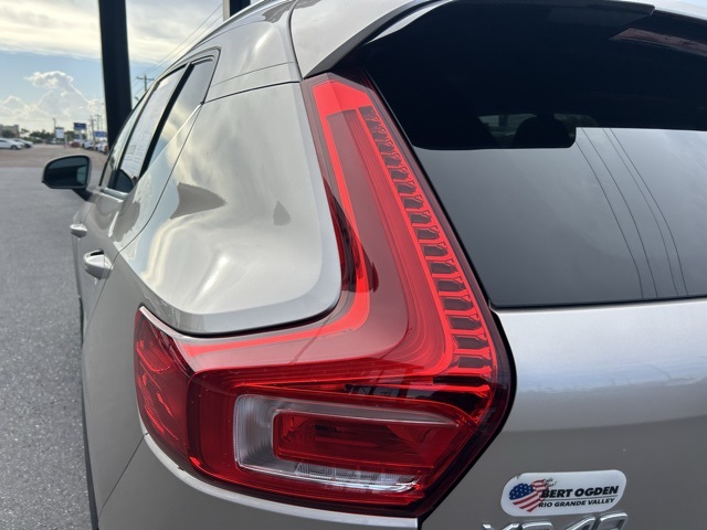 2023 Volvo XC40 Plus photo 6