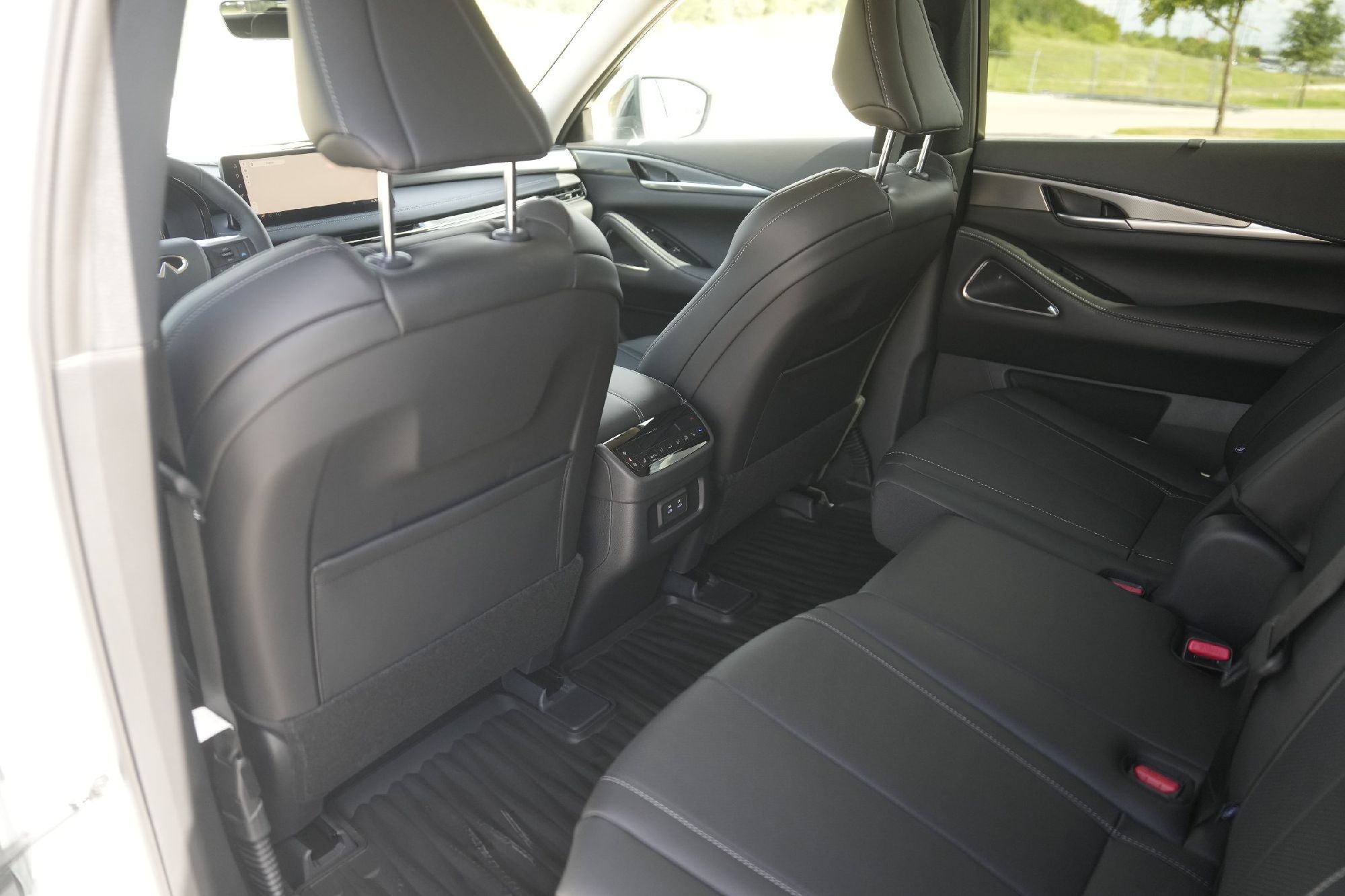 2026 Infiniti QX60 Luxe photo 16