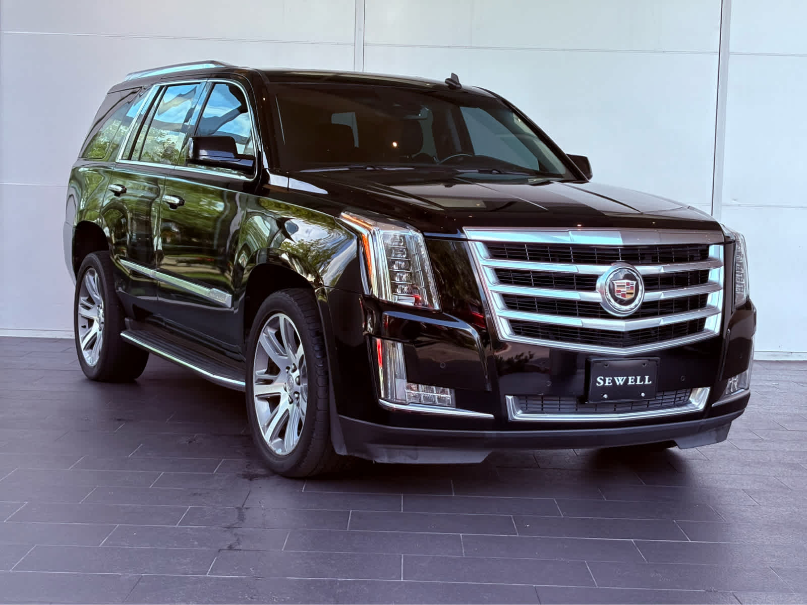 2015 Cadillac Escalade Luxury photo 2