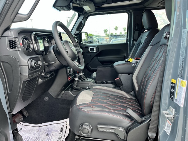 2025 Jeep Wrangler Rubicon photo 14