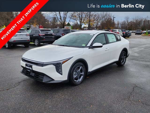 2025 Kia K4 LXS photo 2