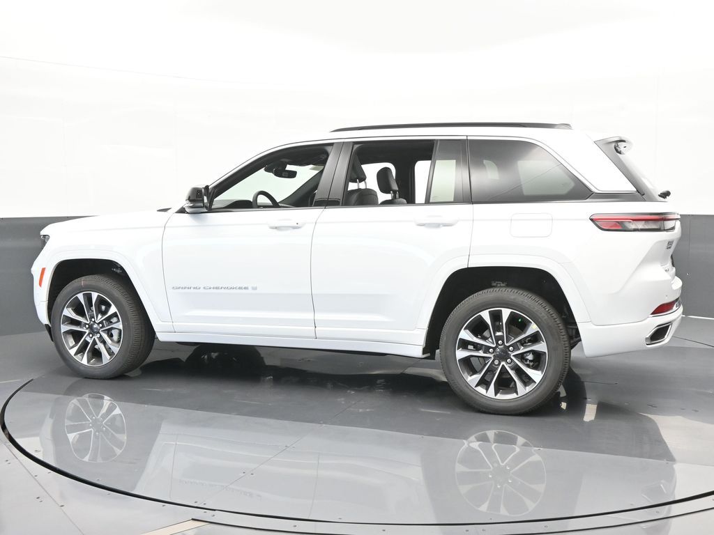 2024 Jeep Grand Cherokee Overland photo 3