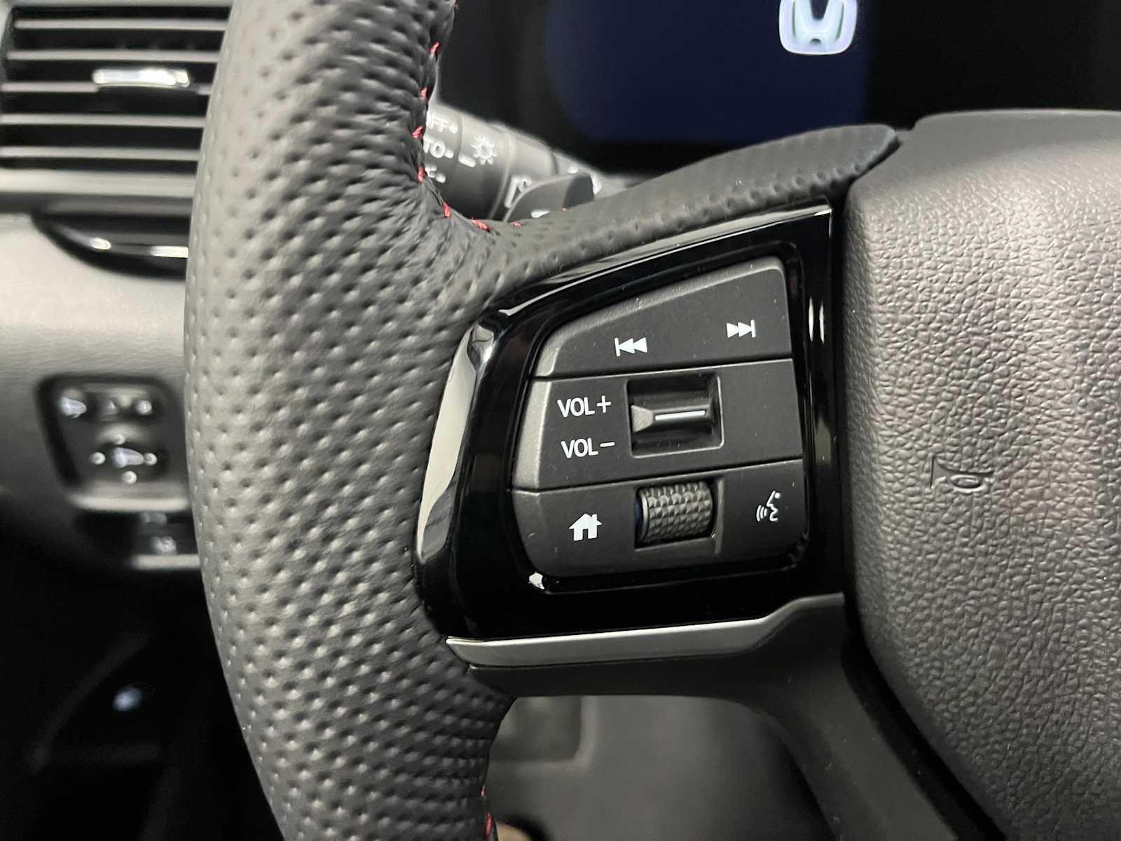 2025 Honda Ridgeline Black Edition photo 19