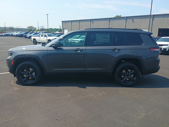 2025 Jeep Grand Cherokee Limited photo 4