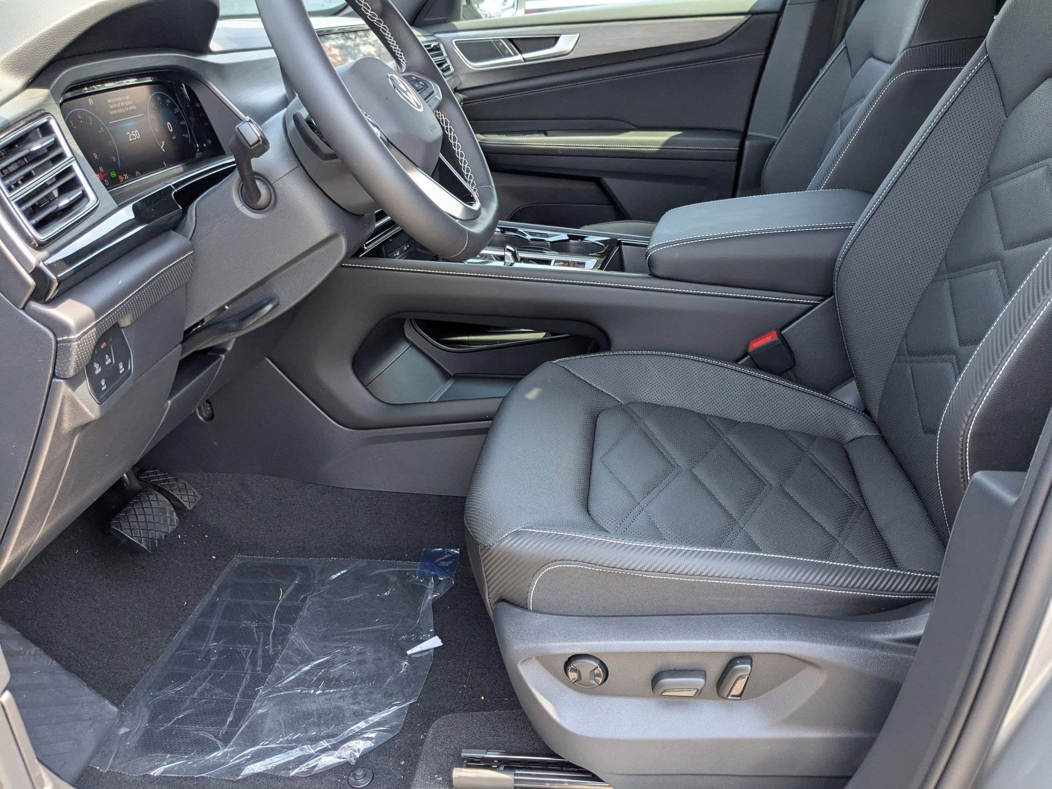 2026 Volkswagen Atlas Cross Sport SE Technology photo 2