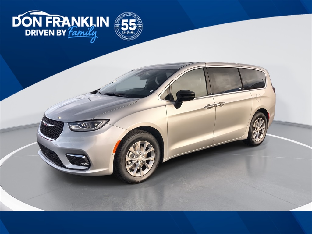 2026 Chrysler Pacifica Limited's photo