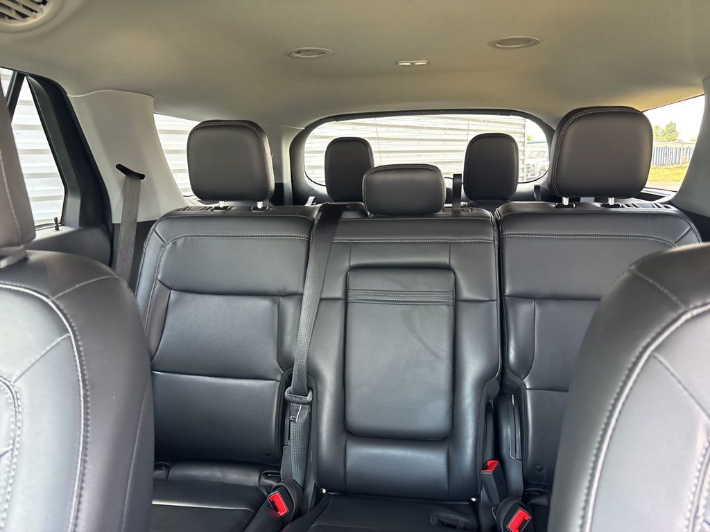 2023 Ford Explorer XLT photo 24