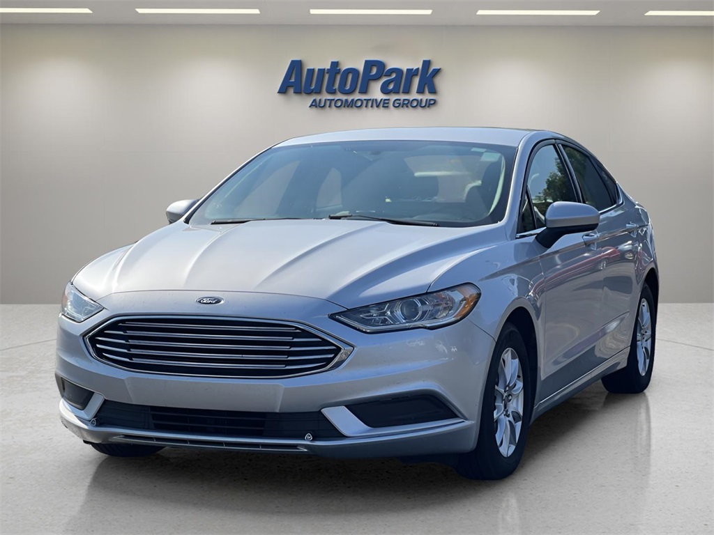 2017 Ford Fusion S photo 3