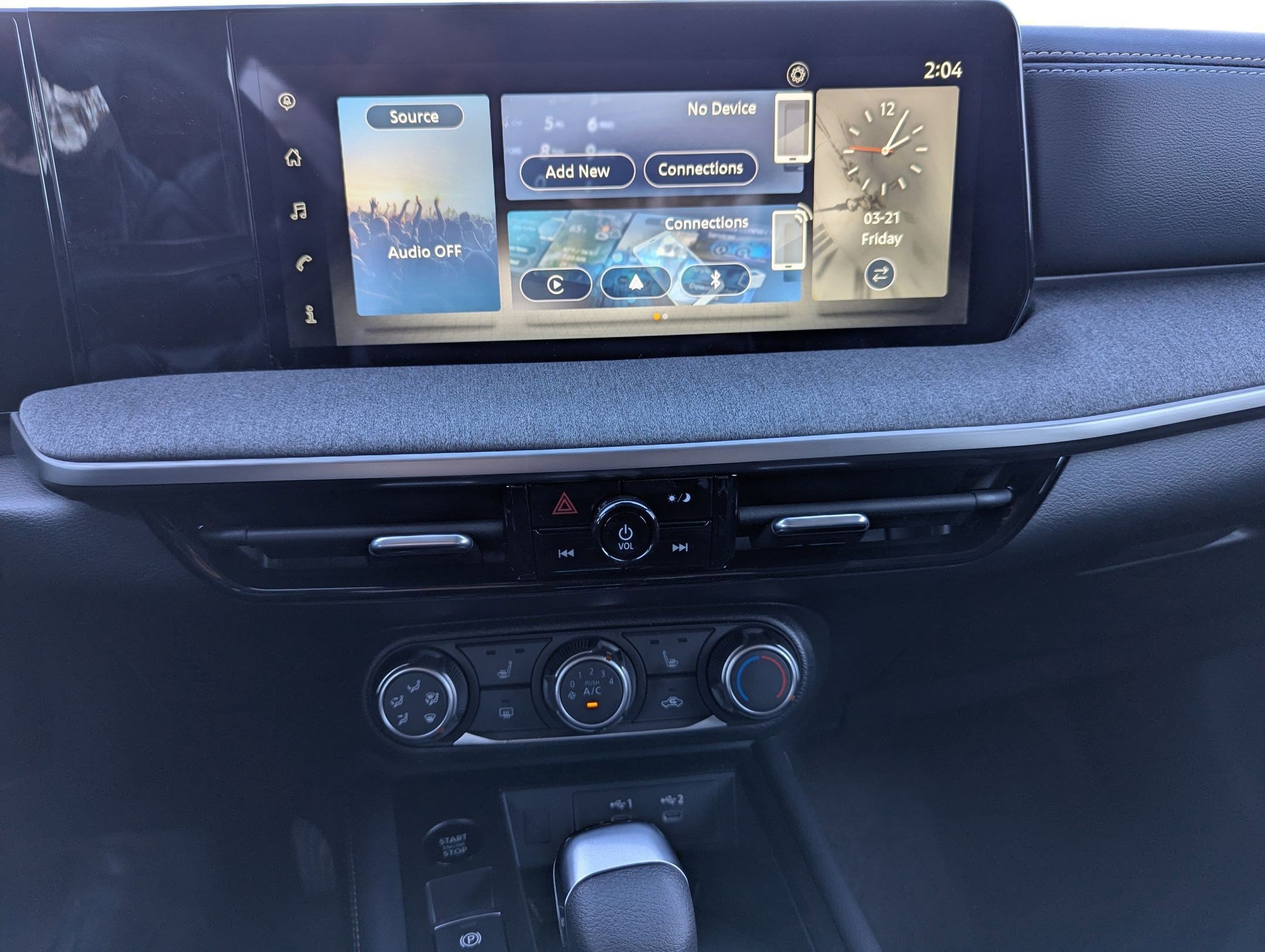 2025 Nissan Kicks SV photo 13