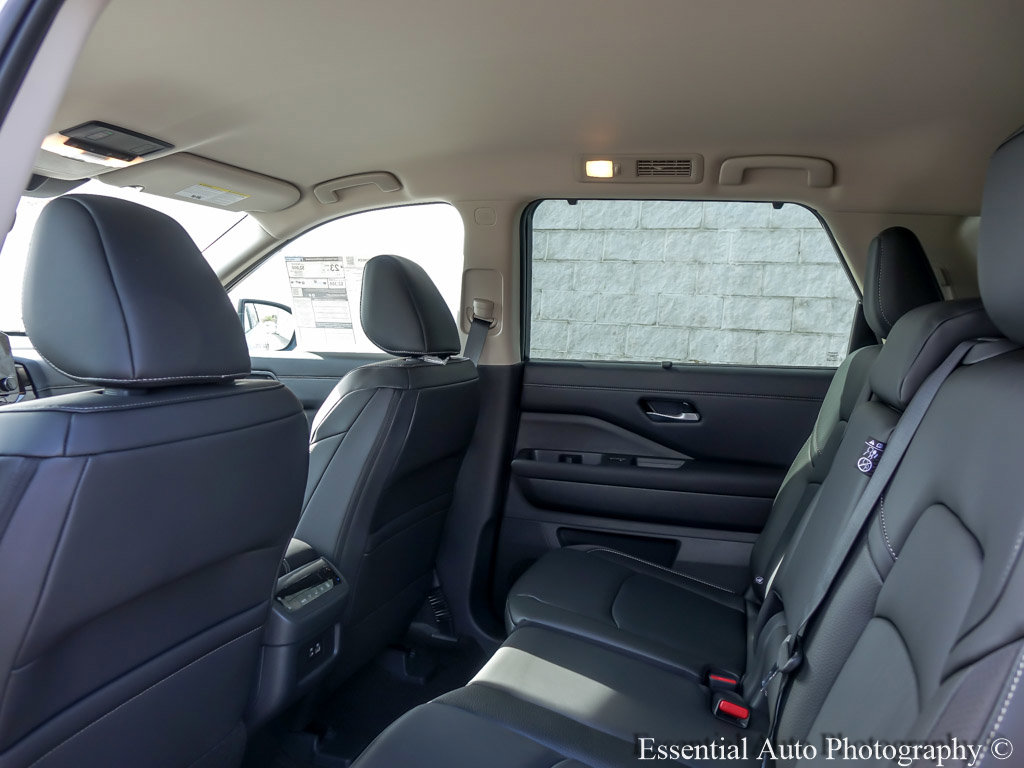 2025 Nissan Pathfinder SL photo 10