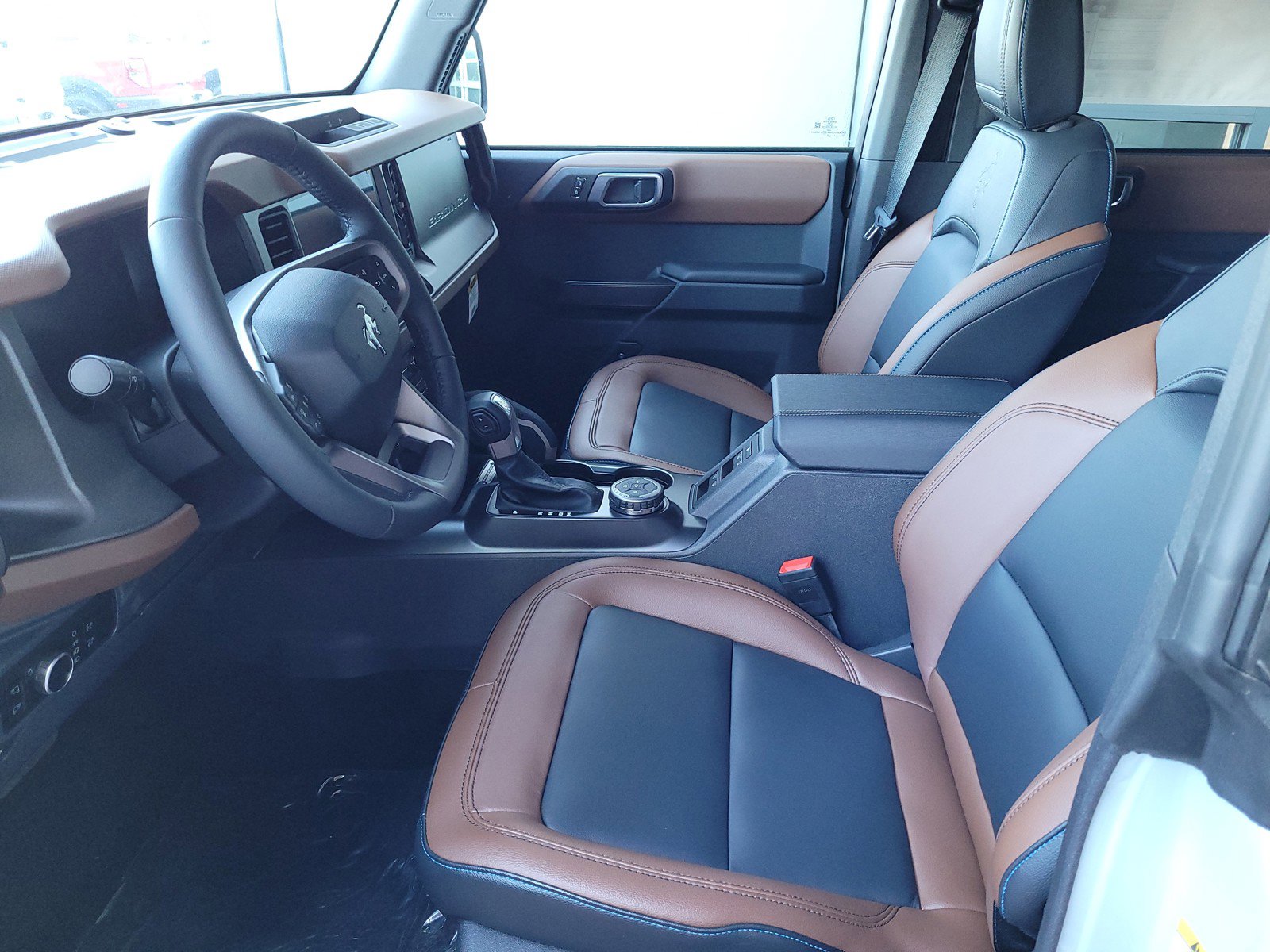 2024 Ford Bronco Outer Banks photo 3