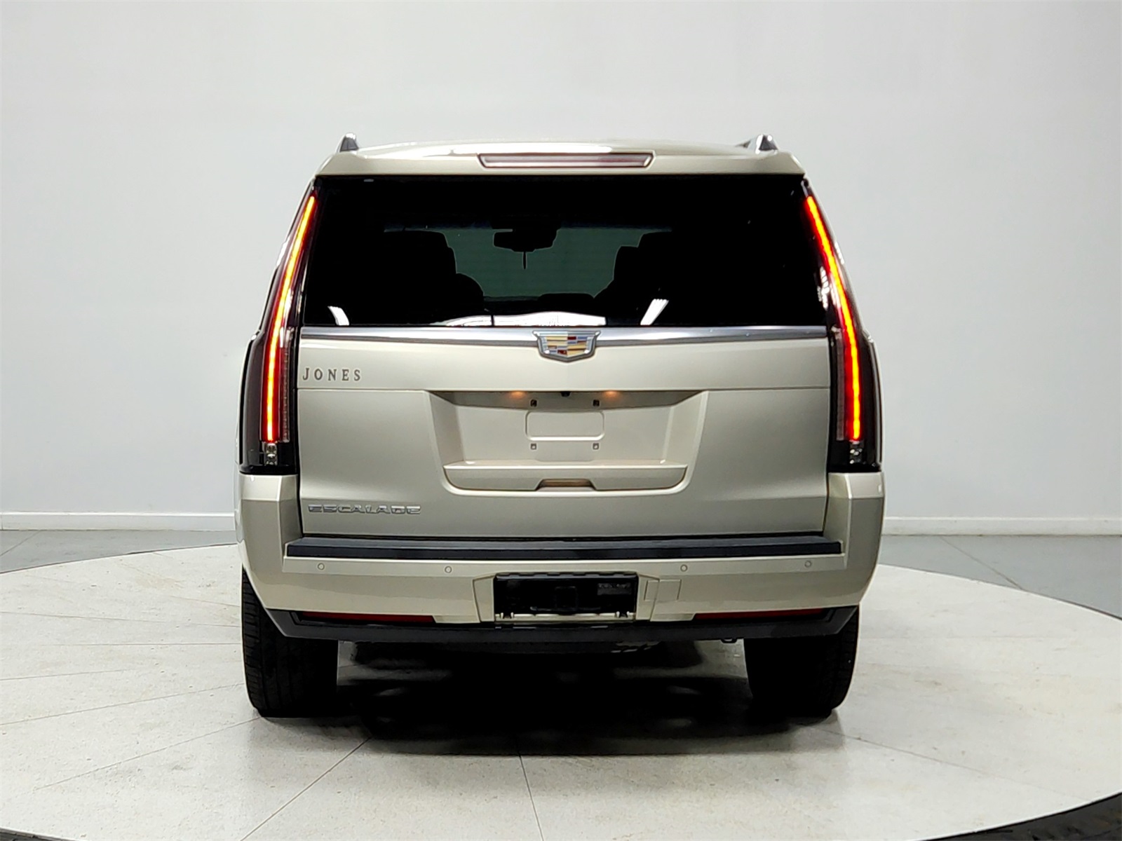 2015 Cadillac Escalade Luxury photo 4