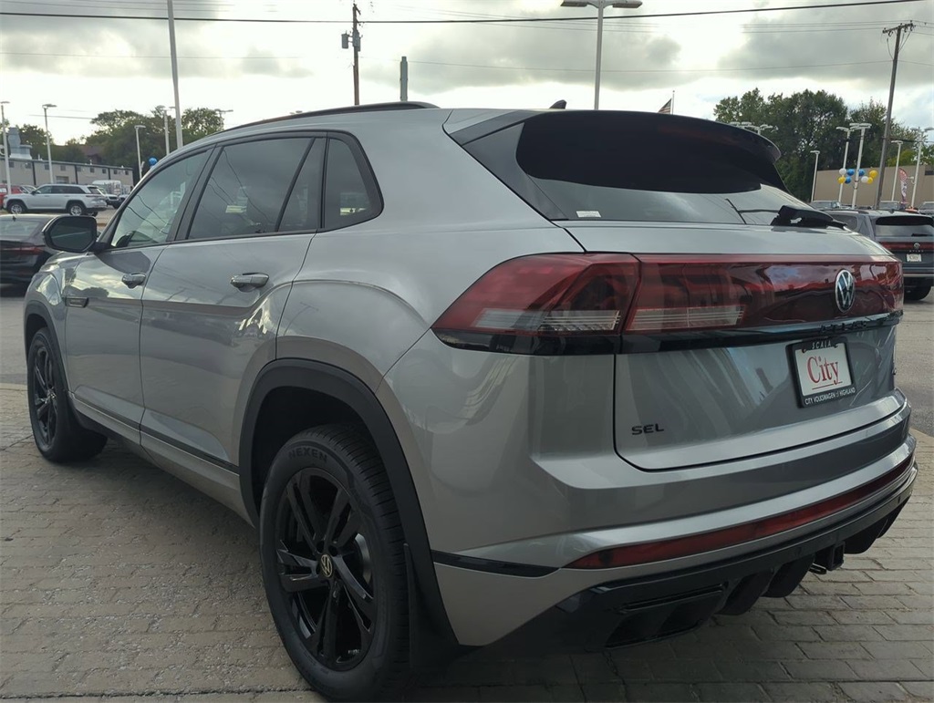 2026 Volkswagen Atlas Cross Sport SEL R-Line photo 4