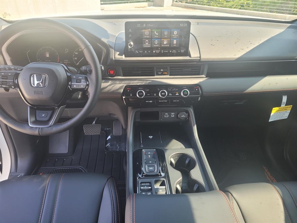 2025 Honda Pilot TrailSport photo 6