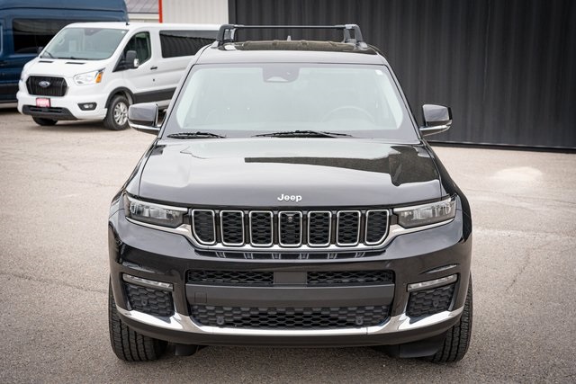 2022 Jeep Grand Cherokee Limited photo 2