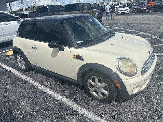 2010 Mini Cooper Hardtop Base photo 2