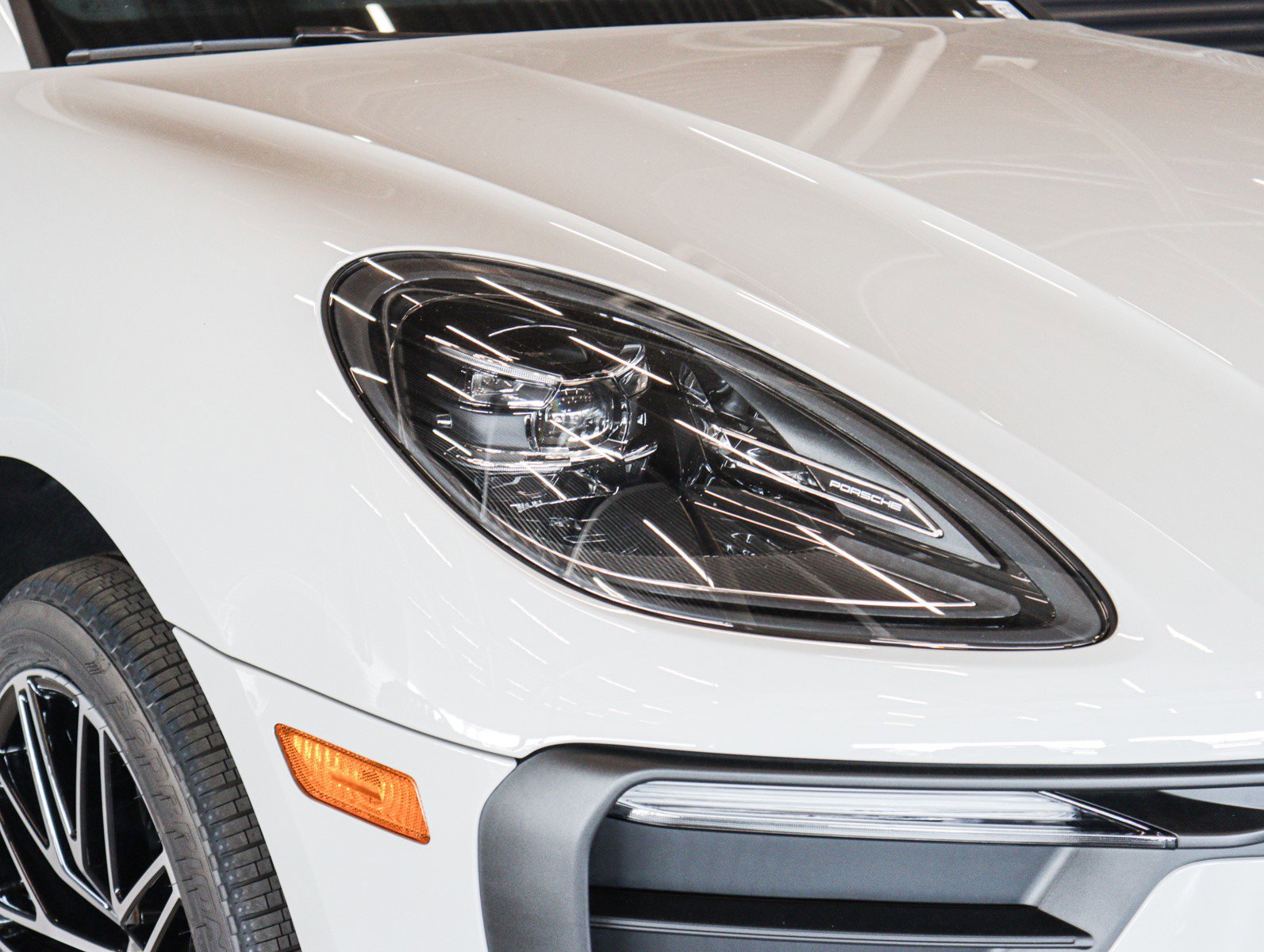 2025 Porsche Macan T photo 27