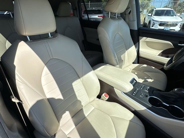 2022 Toyota Highlander XLE photo 22