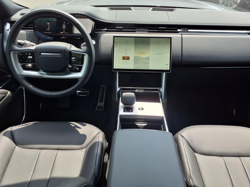 2025 Land Rover Range Rover SE photo 4