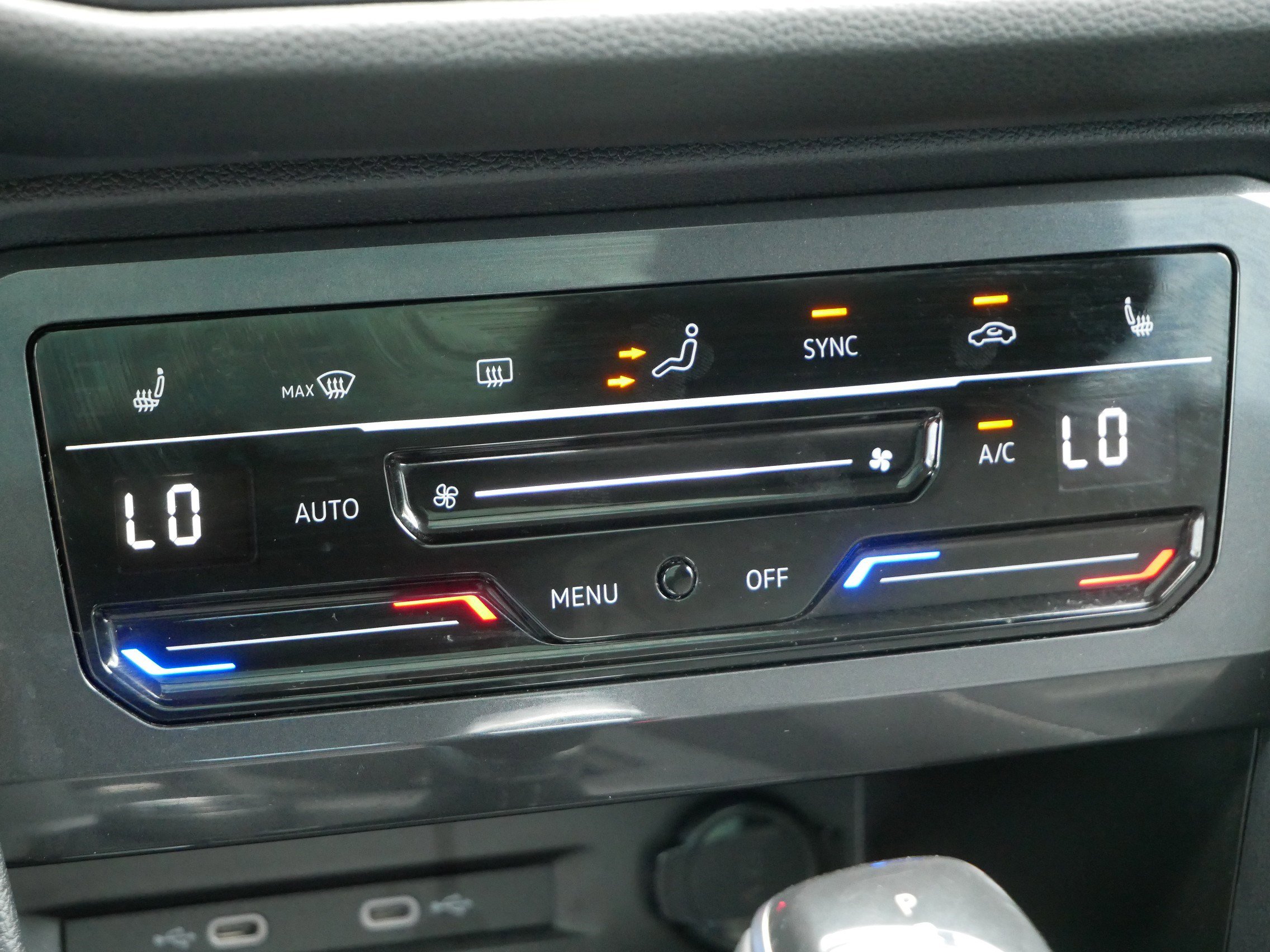 2022 Volkswagen Tiguan SE photo 23