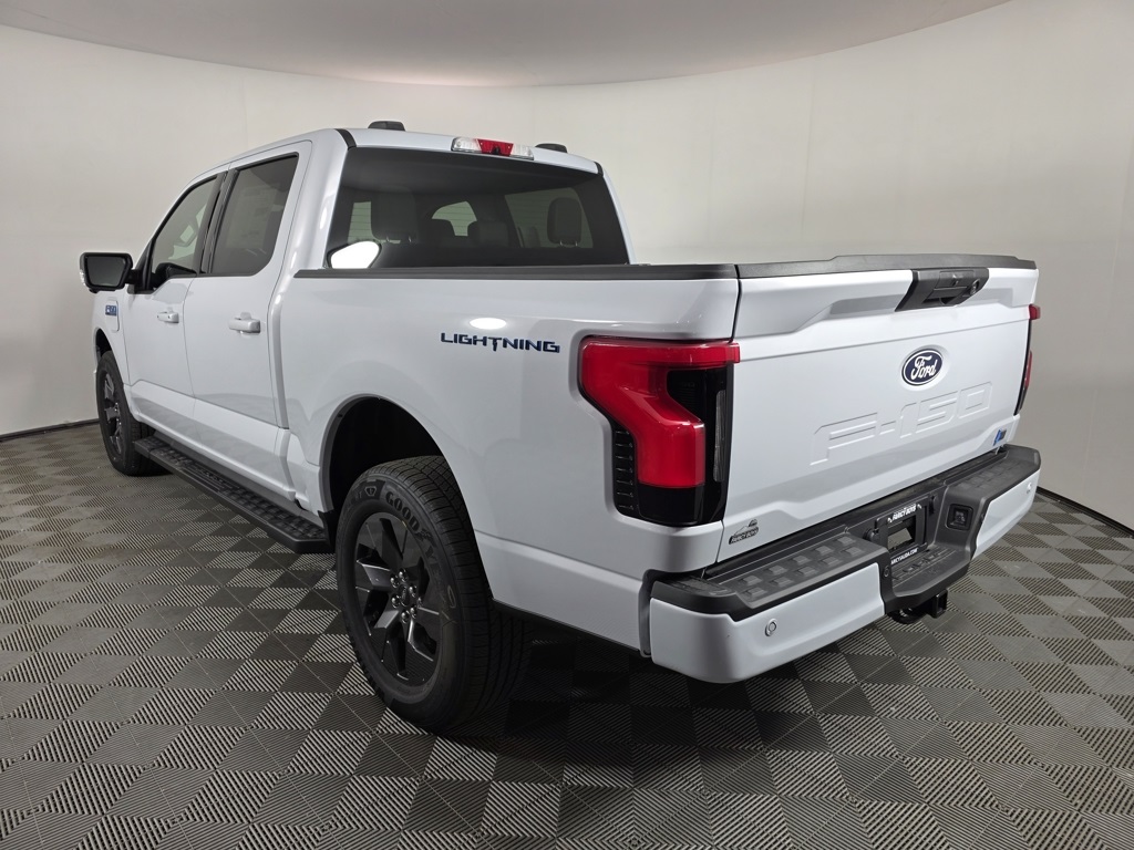 2025 Ford F-150 Lightning XLT photo 3