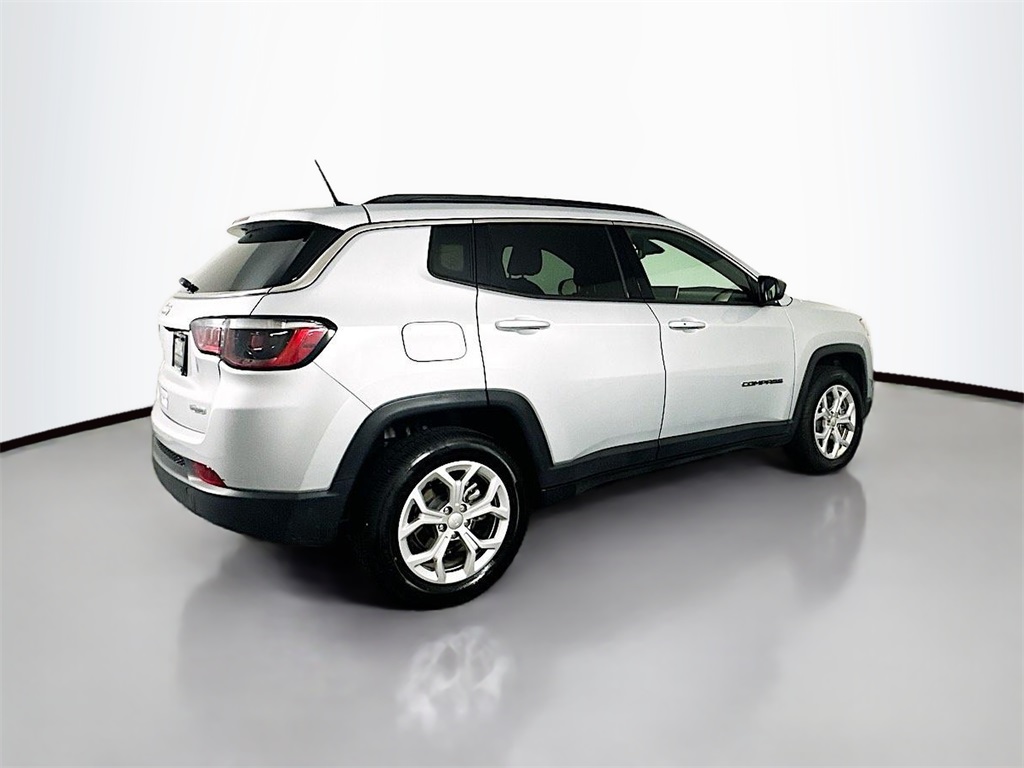 2024 Jeep Compass Latitude photo 11