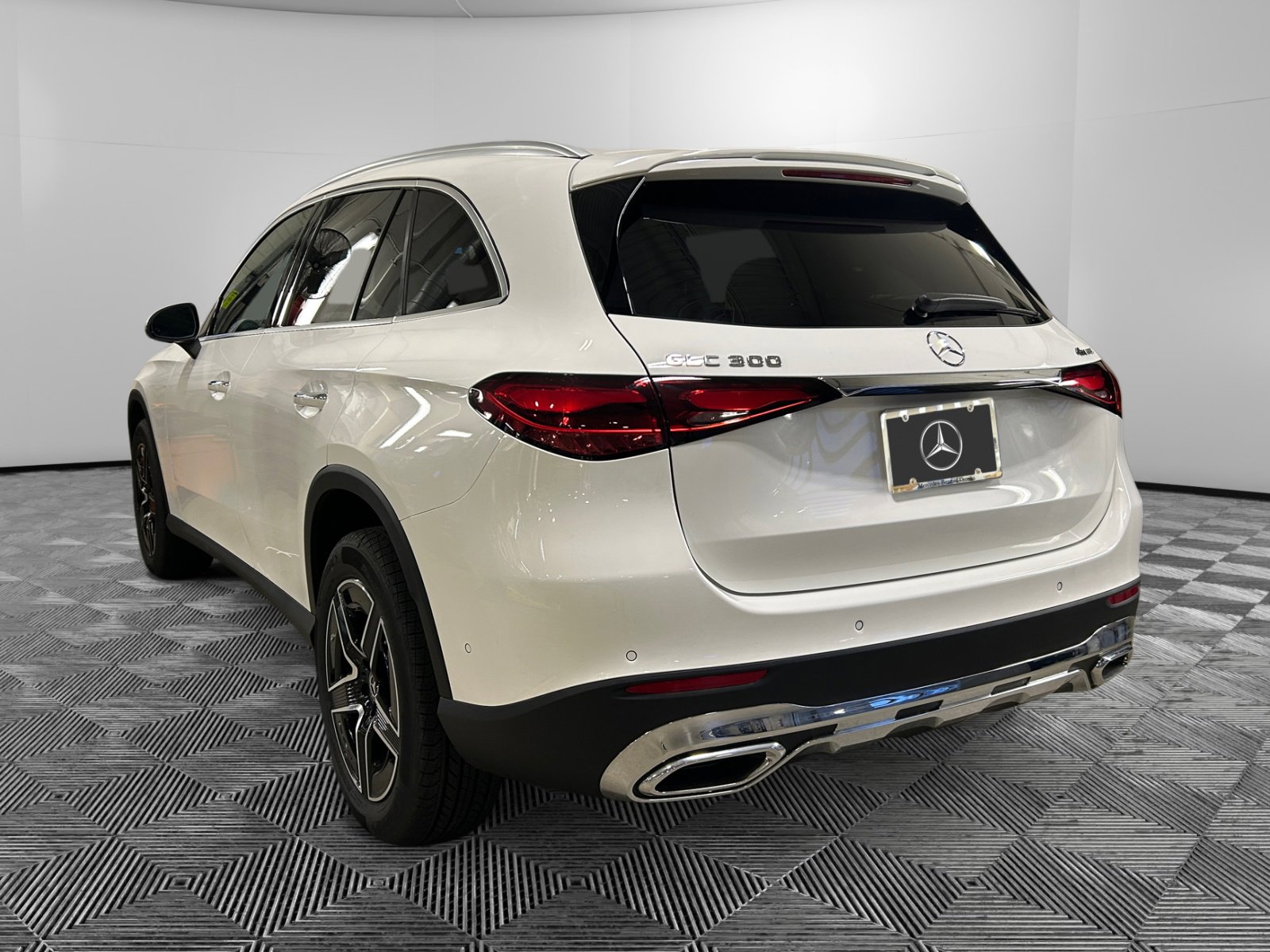 2026 Mercedes Benz GLC 300 4MATIC photo 3