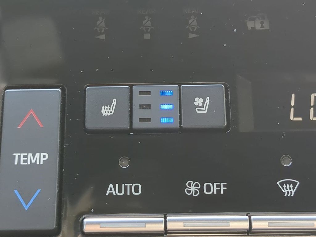 2022 Toyota Avalon Limited photo 22